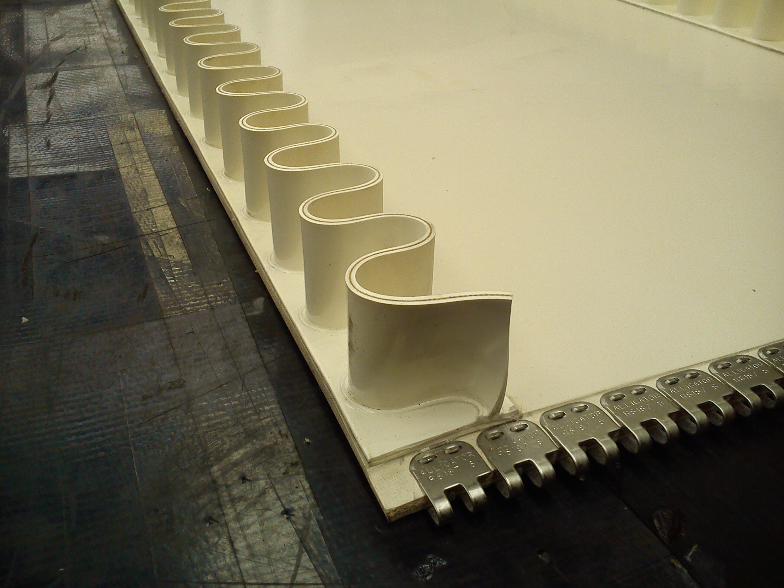 ligera con olán y grapa